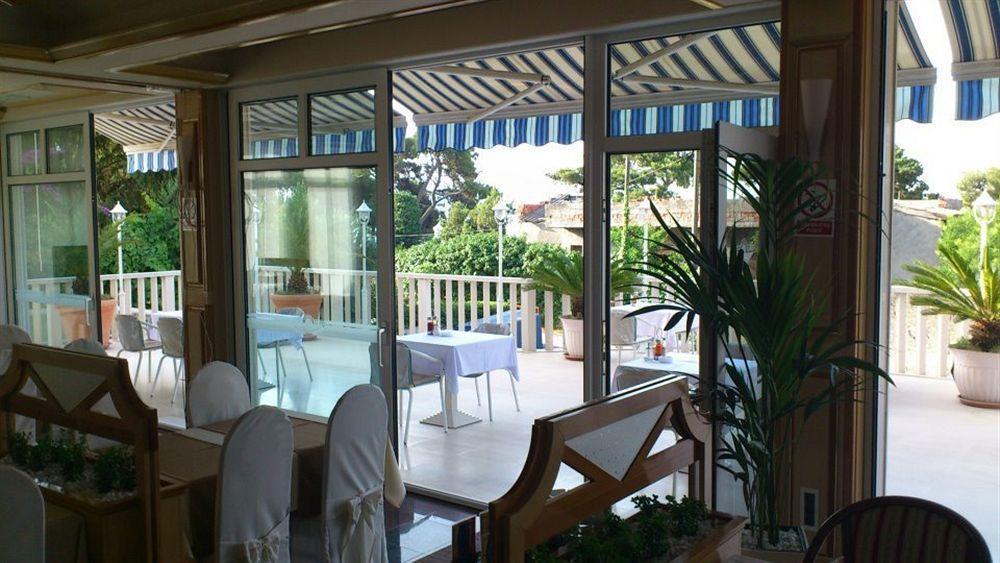 Hotel Riva Kastela With Swimming Pool Kaštela Exterior foto