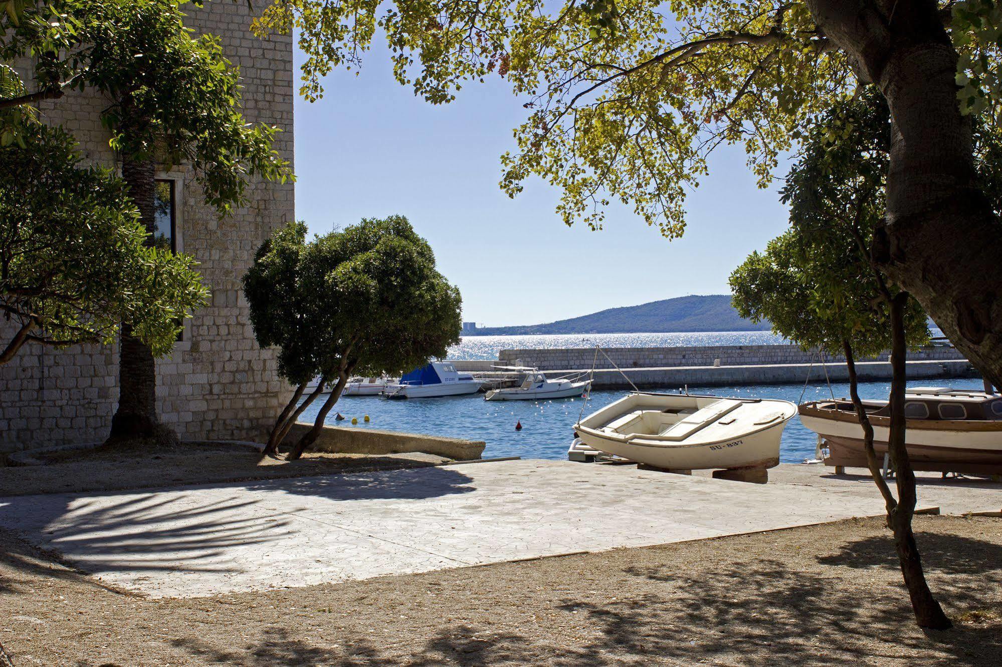 Hotel Riva Kastela With Swimming Pool Kaštela Exterior foto